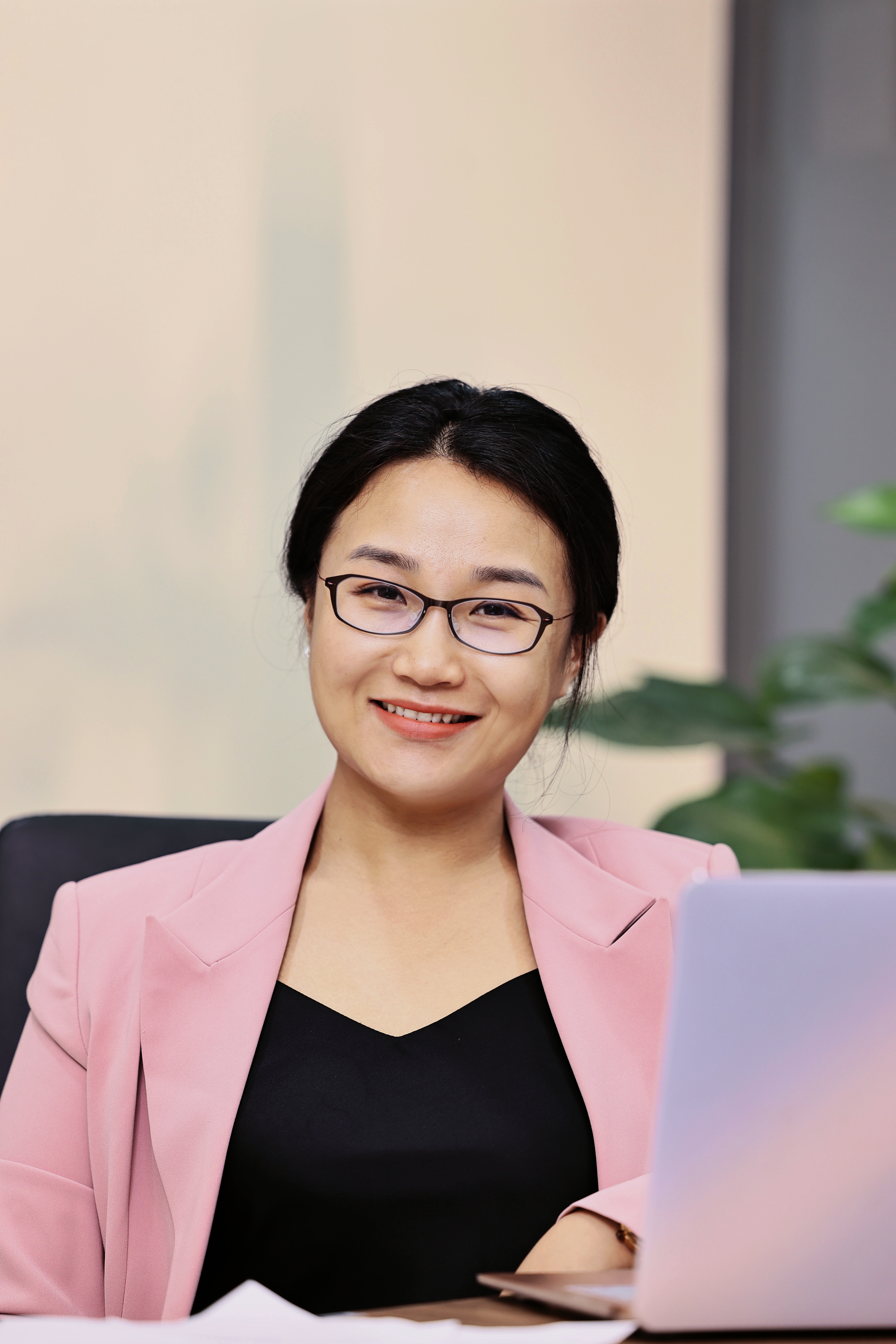 武婕律师 · Wu Jie at work